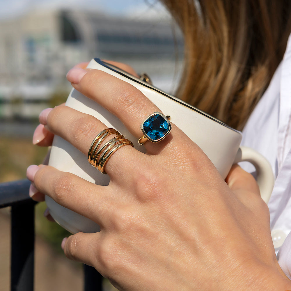 9ct Yellow Gold Single-Stone London Blue Topaz Ring