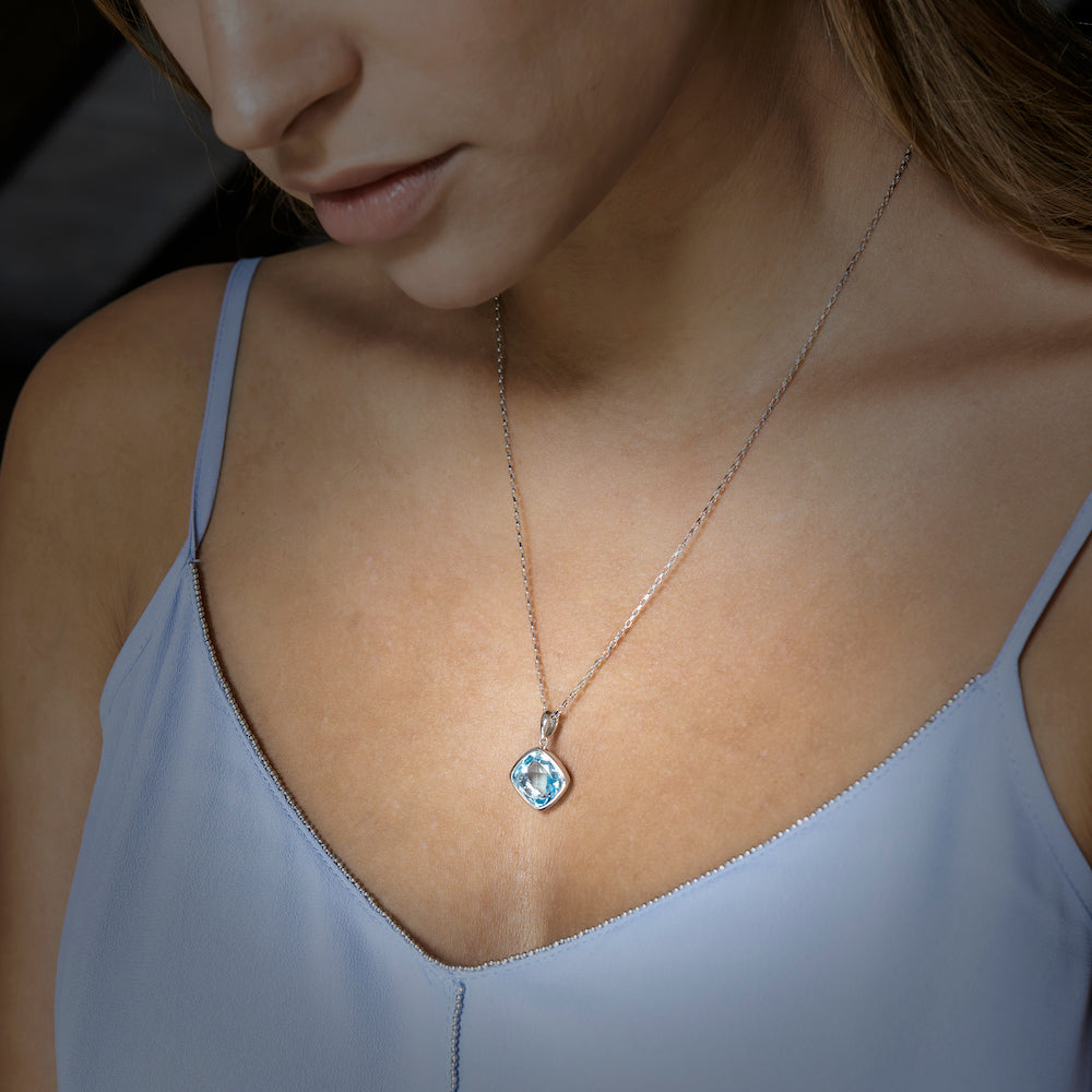 9ct White Gold Single-Stone Sky Blue Topaz Necklace