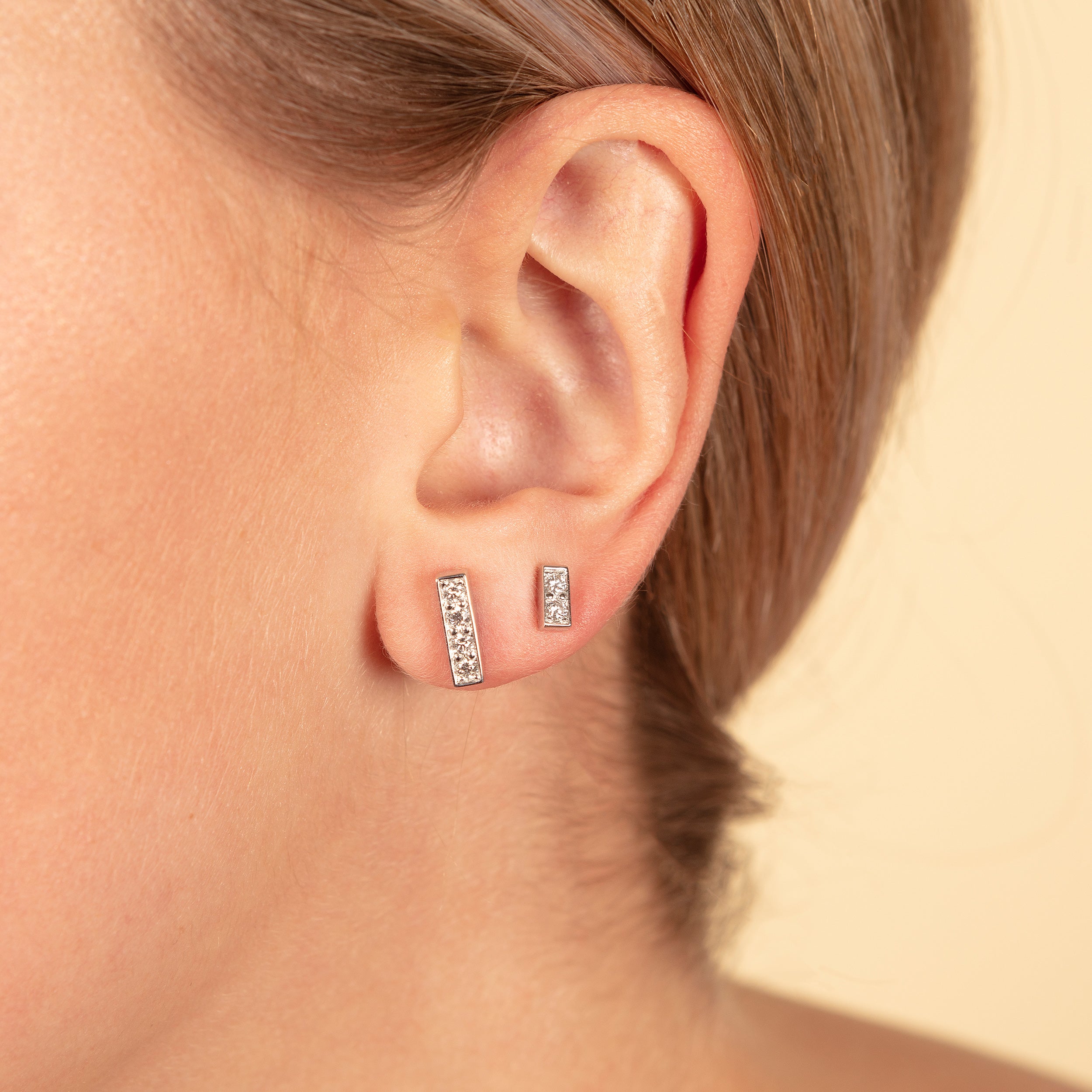 18ct White Gold 4-Stone Bar Earrings Pavé-Set with Diamond